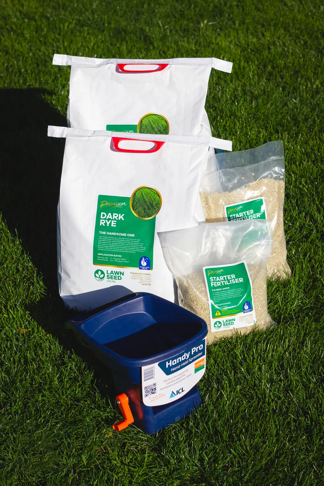 Dark Rye grass seed starter fertiliser 5kg with hand spreader